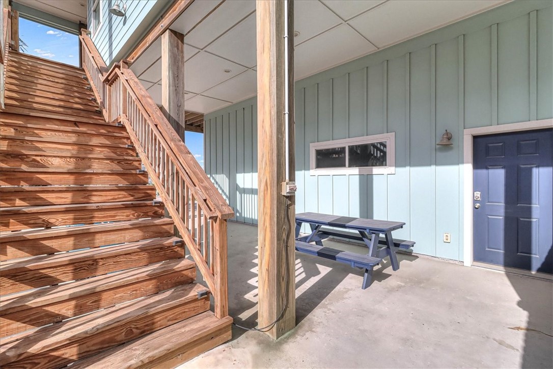 624 Dolphin Property Photo 4