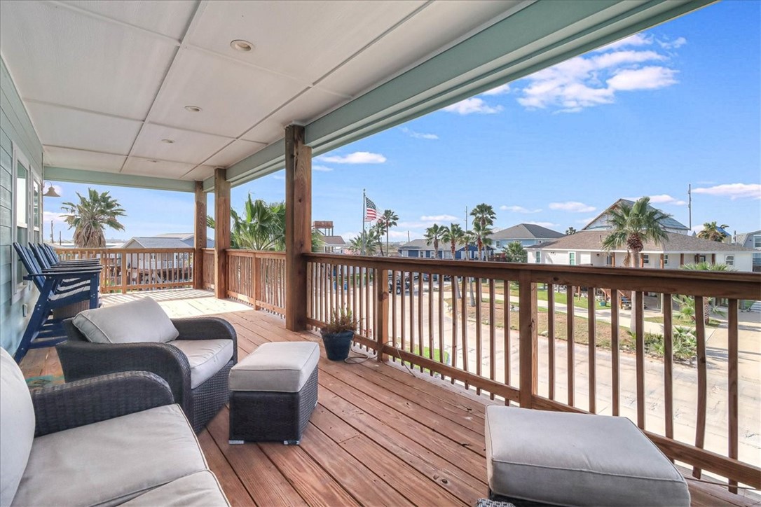 624 Dolphin Property Photo 6