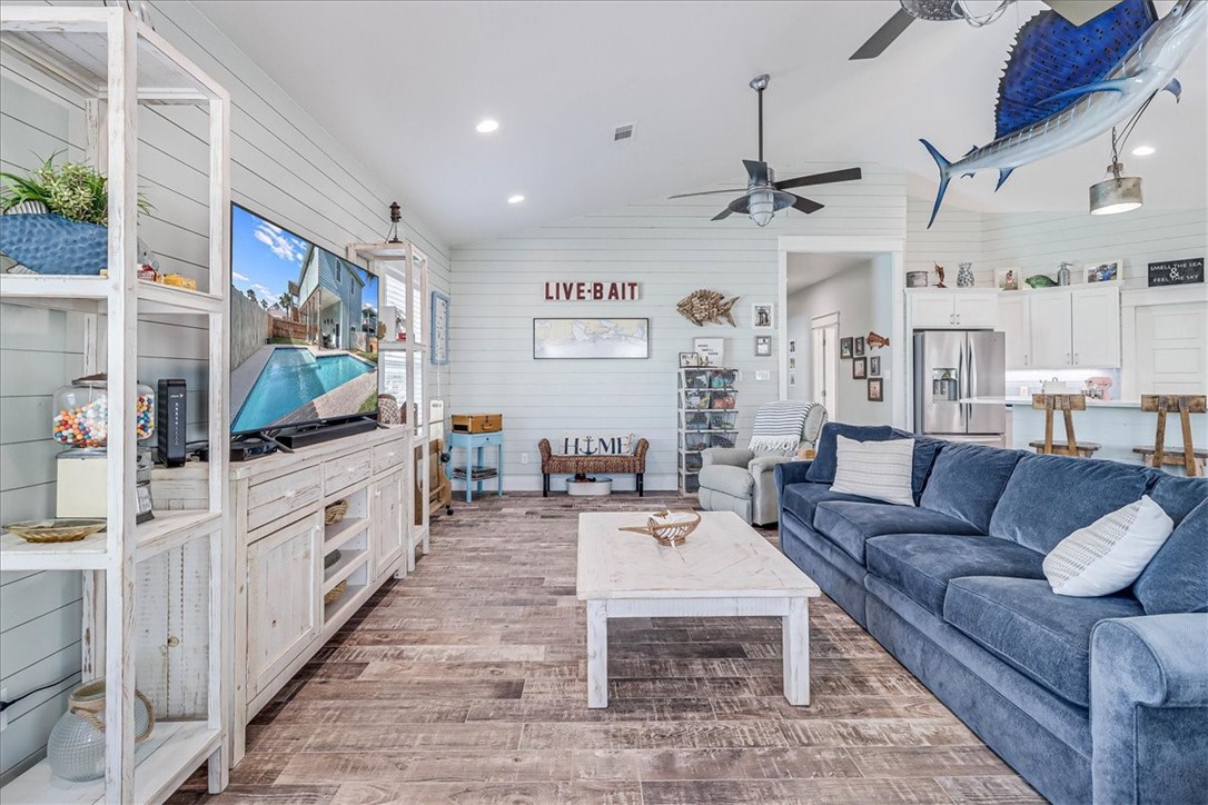624 Dolphin Property Photo 10