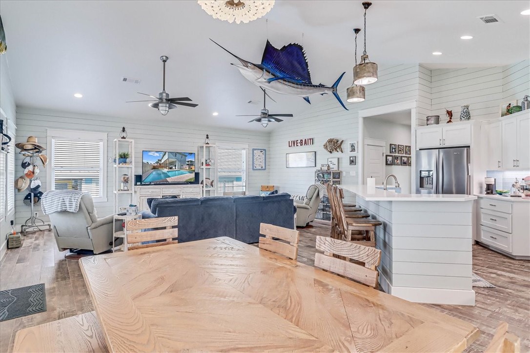 624 Dolphin Property Photo 17