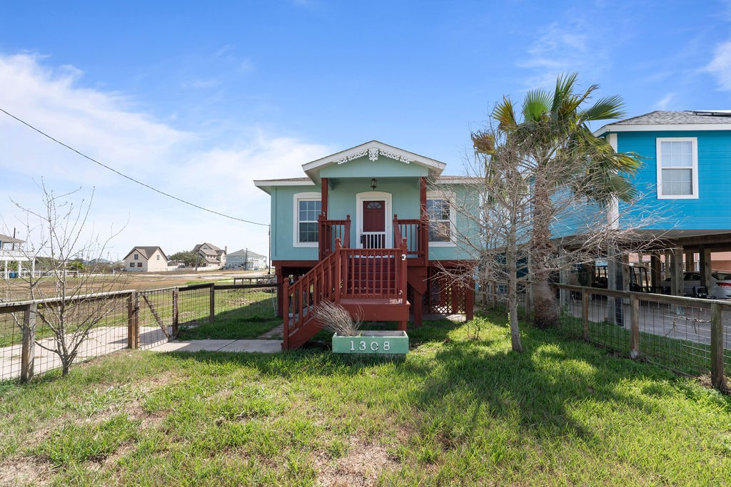 1308 S Live Oak St Property Photo 1