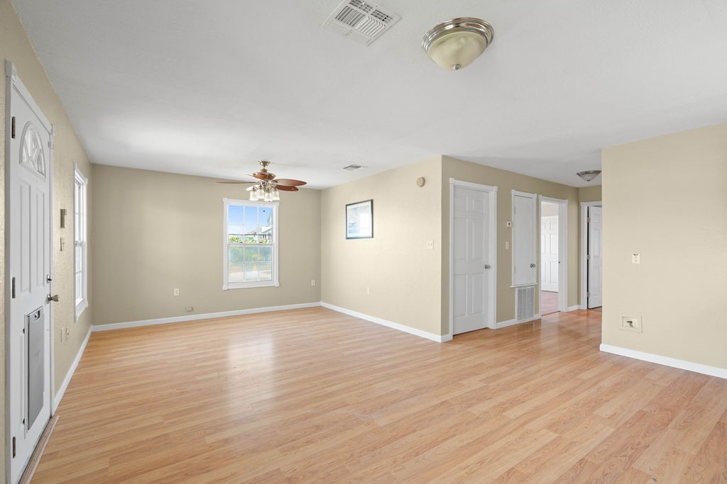 1308 S Live Oak St Property Photo 8
