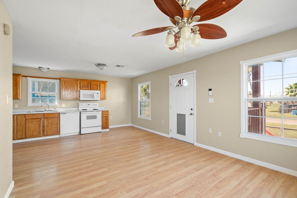 1308 S Live Oak St Property Photo 11
