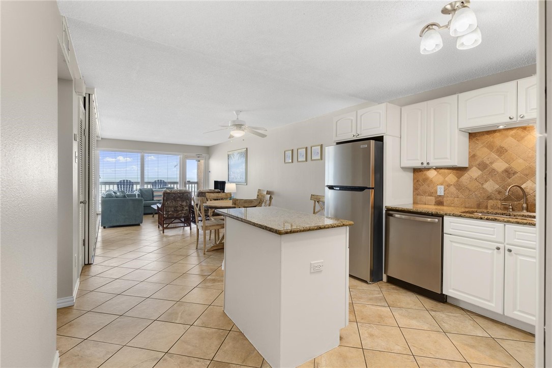 14810 Windward Dr 416 Property Photo 3
