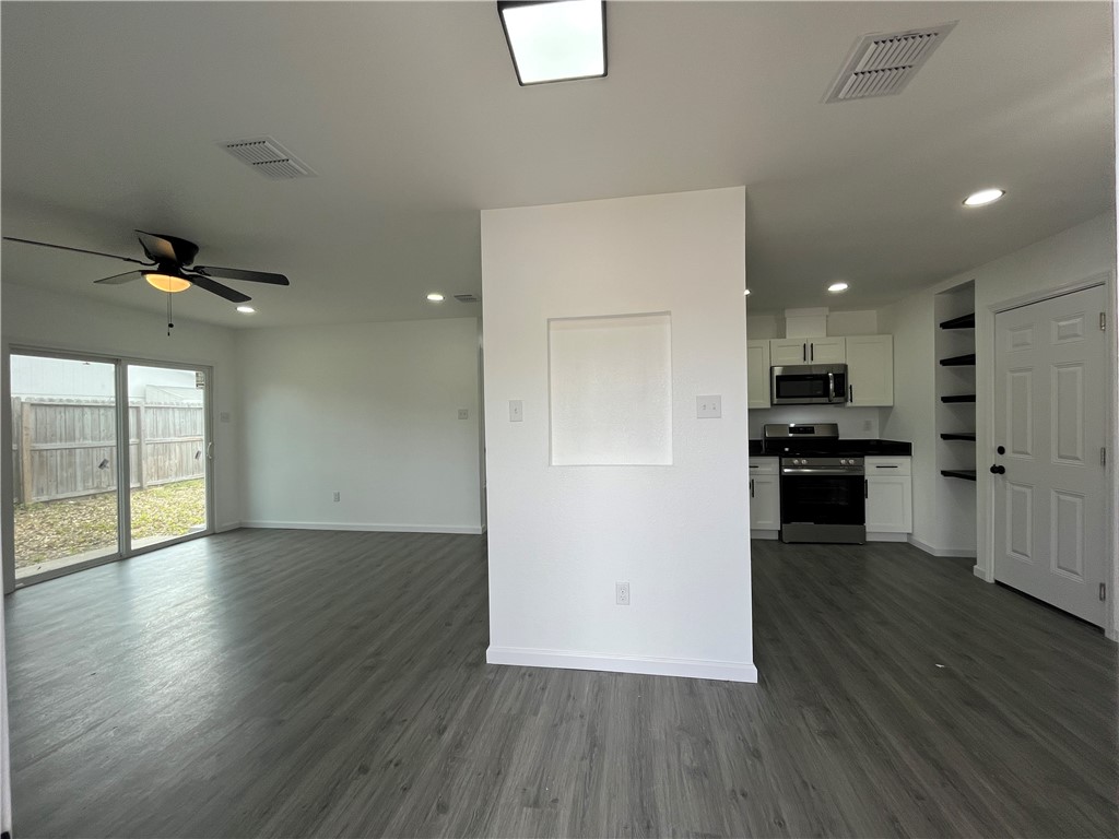 813 Saint Peter St Property Photo 2