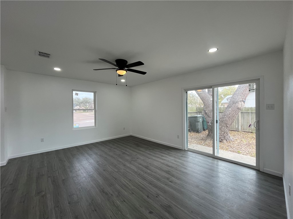 813 Saint Peter St Property Photo 4