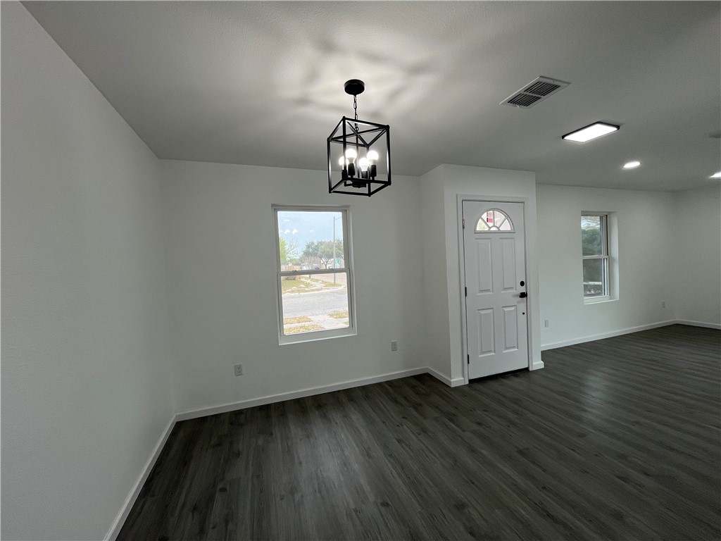 813 Saint Peter St Property Photo 8