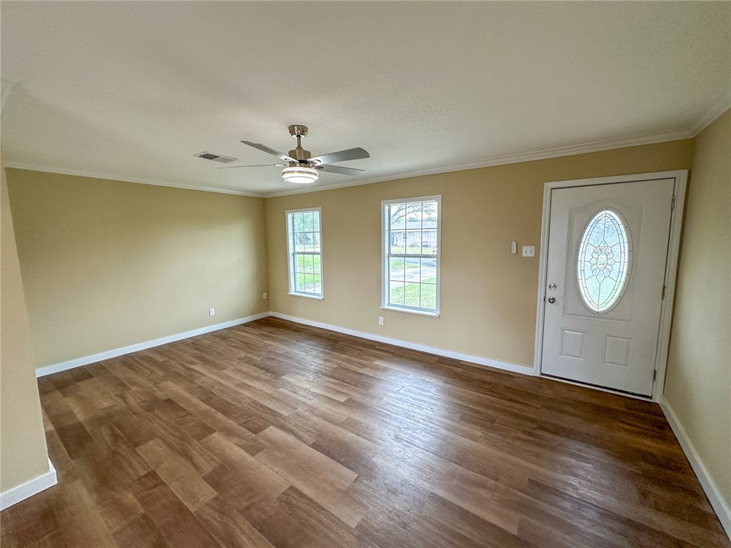 1404 E Bowie St Property Photo 2