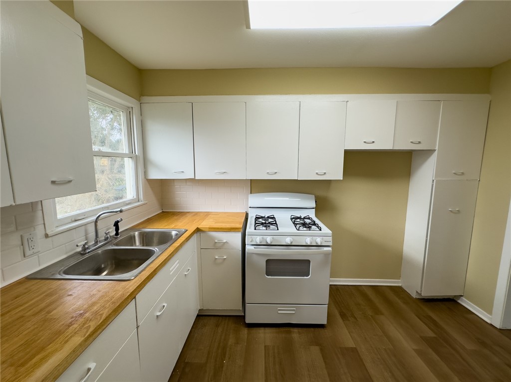 1404 E Bowie St Property Photo 5