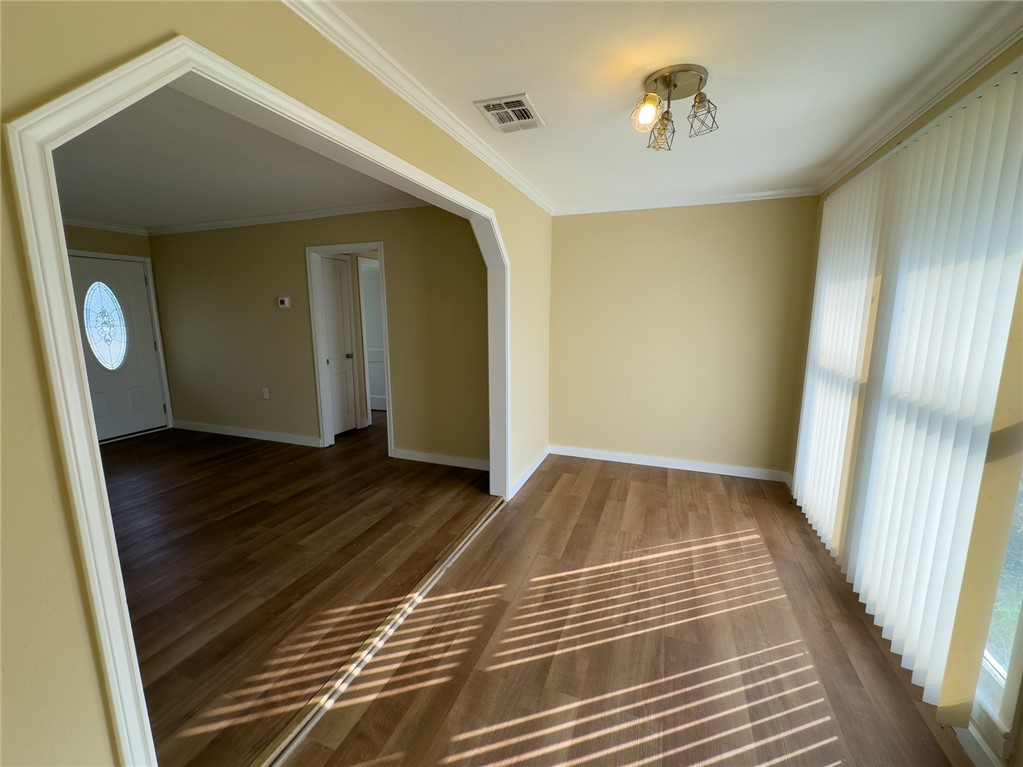 1404 E Bowie St Property Photo 8