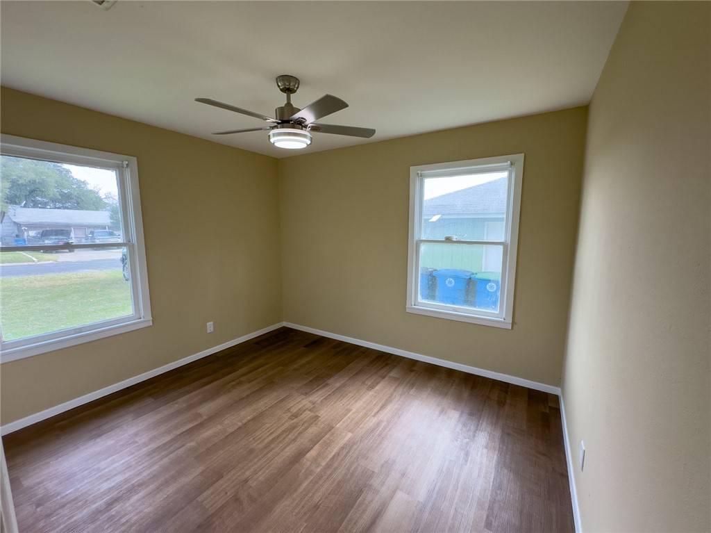 1404 E Bowie St Property Photo 10
