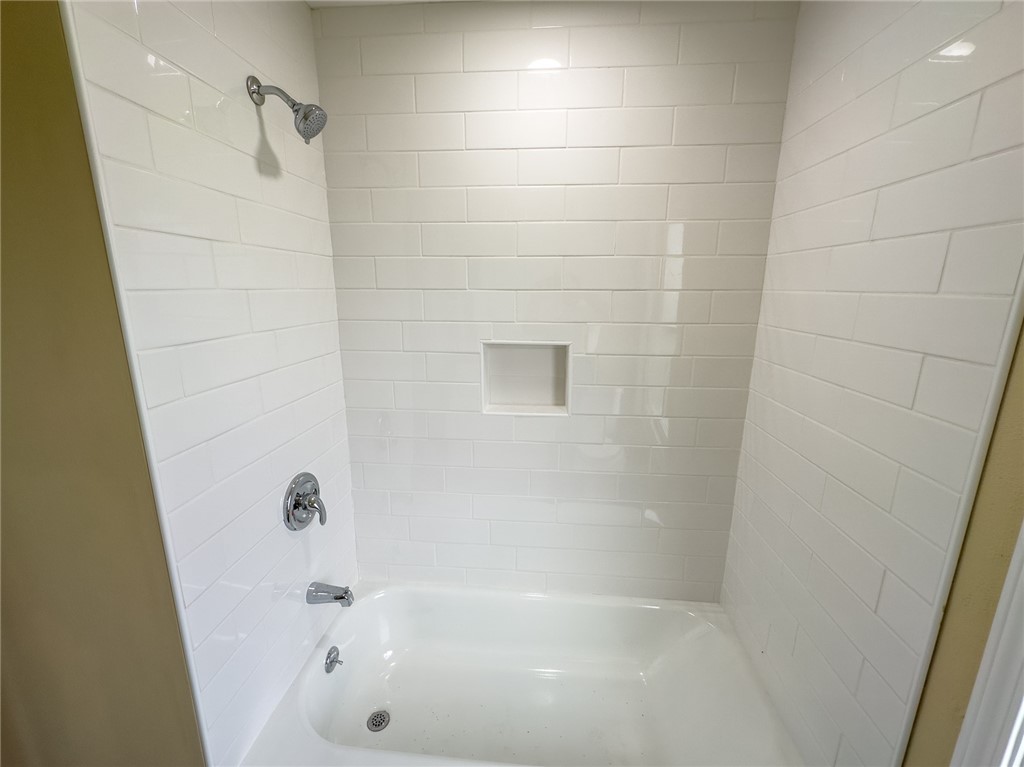 1404 E Bowie St Property Photo 12