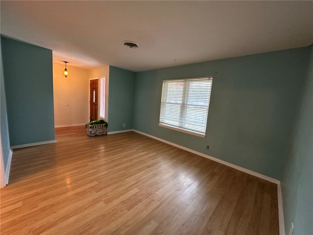 103 Blanco Dr Property Photo 3