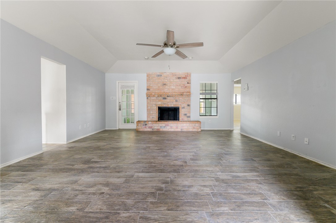 3009 Hilldale Dr Property Photo 4