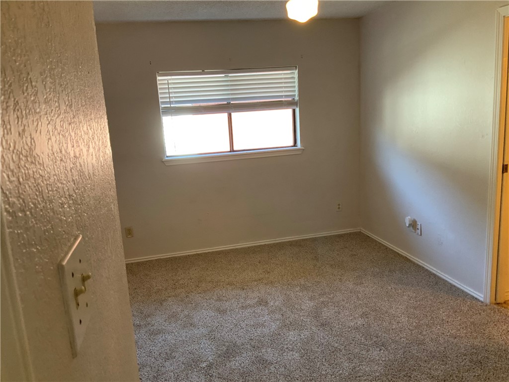 3009 Hilldale Dr Property Photo 18