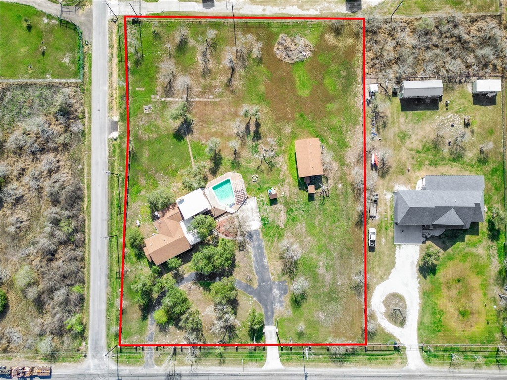 2051 Fm 1069 N Property Photo 4