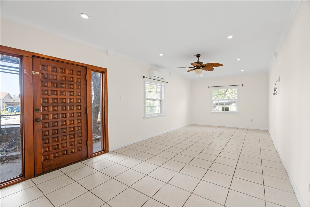 2051 Fm 1069 N Property Photo 6