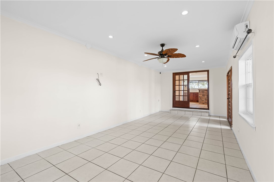2051 Fm 1069 N Property Photo 7
