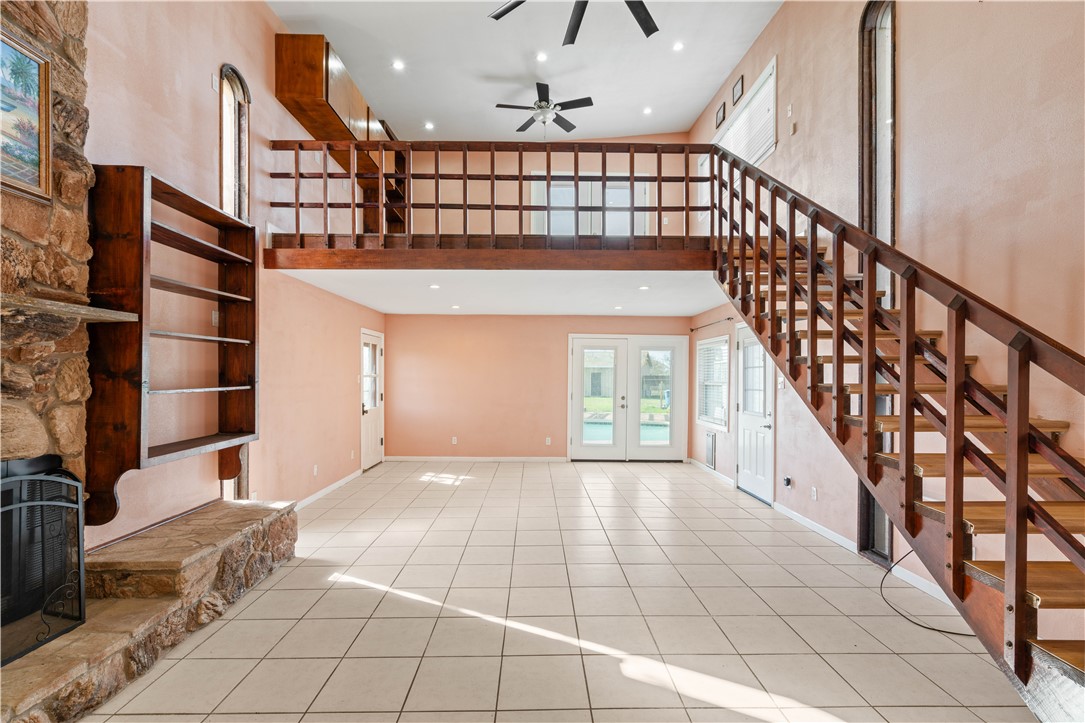 2051 Fm 1069 N Property Photo 8