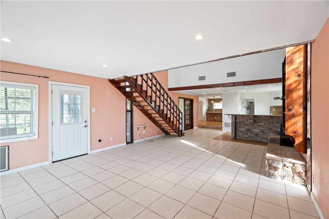 2051 Fm 1069 N Property Photo 9