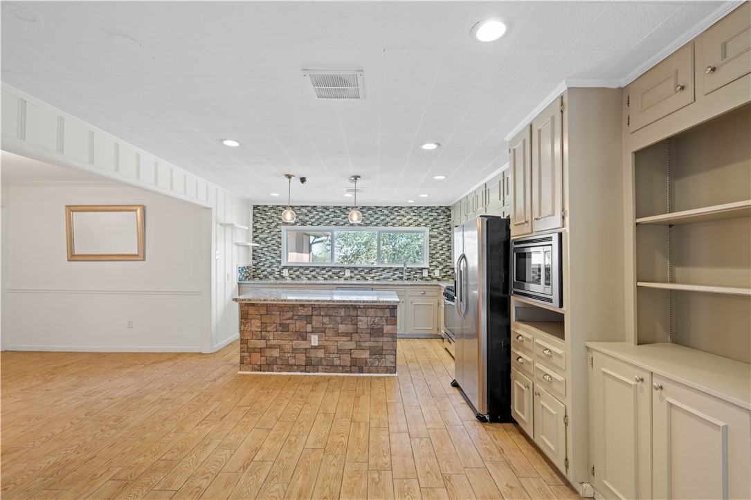 2051 Fm 1069 N Property Photo 11