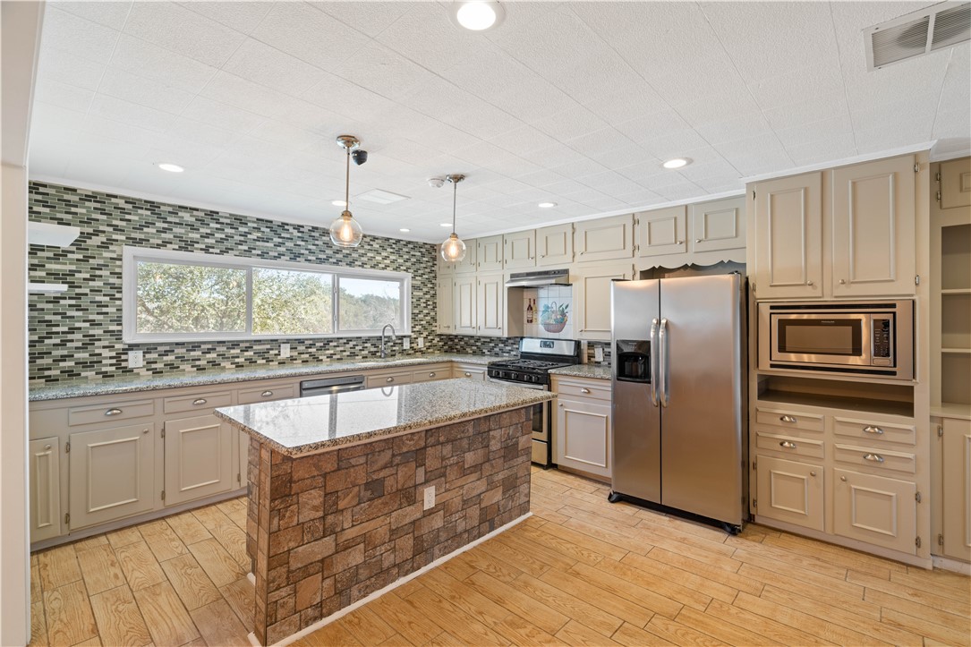2051 Fm 1069 N Property Photo 12