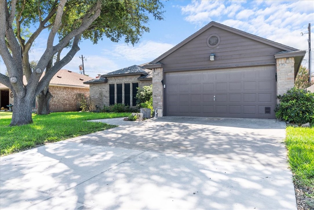 6813 Iroquois Dr Property Photo 3