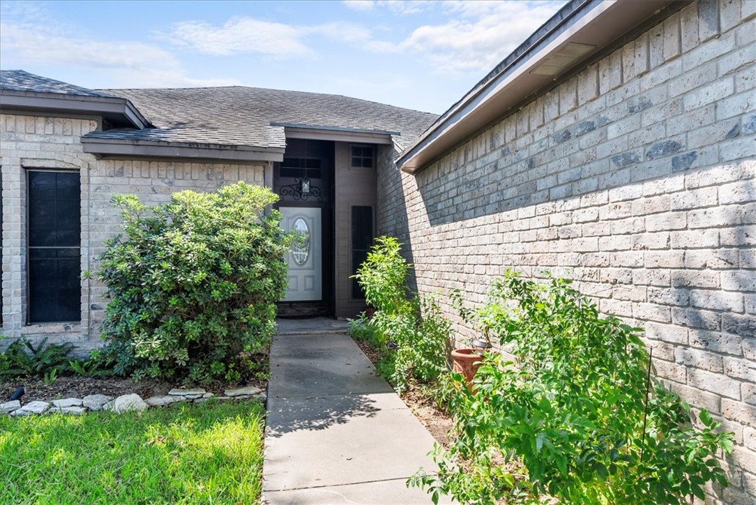 6813 Iroquois Dr Property Photo 4
