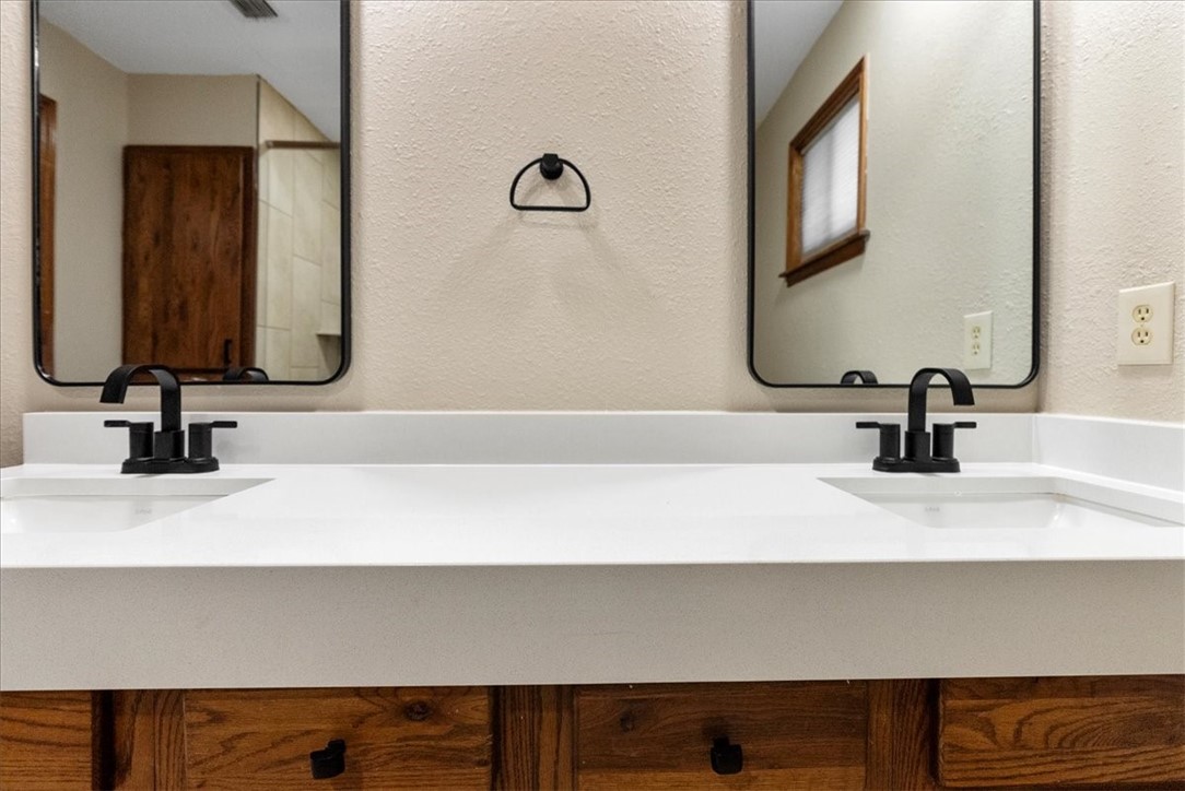 6813 Iroquois Dr Property Photo 25