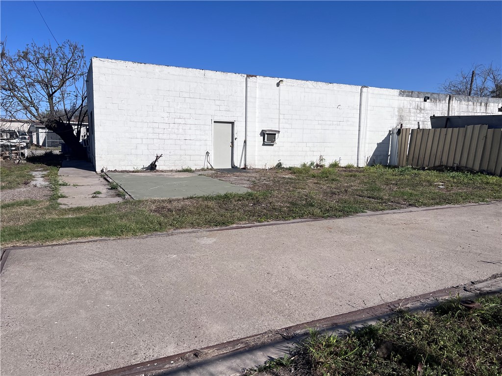 3033 Agnes St Property Photo 5