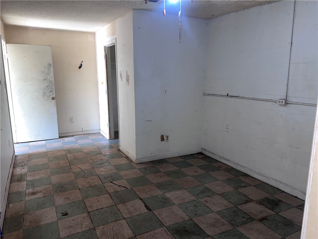 3033 Agnes St Property Photo 7