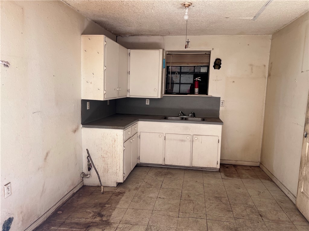 3033 Agnes St Property Photo 10