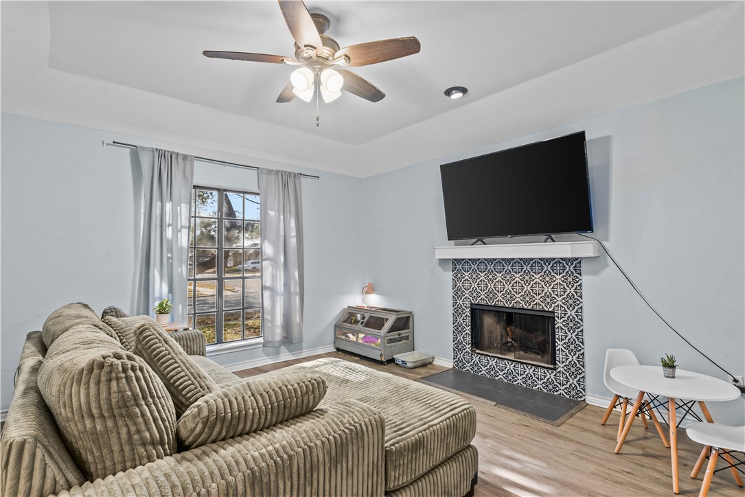 7302 Winding Star Dr Property Photo 3