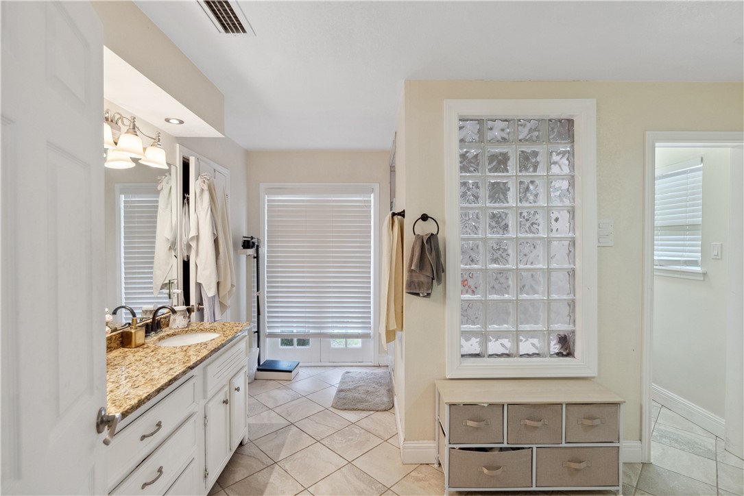 5313 Greenbriar Dr Property Photo 15