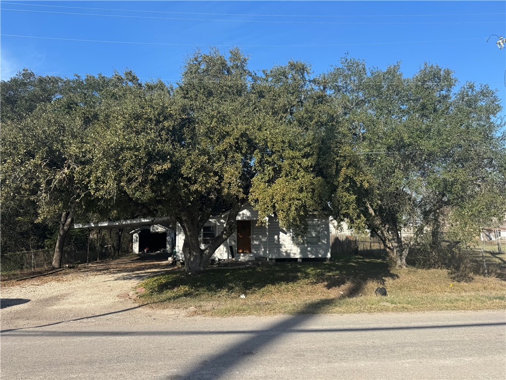 406 W Pundt Ave Property Photo 3