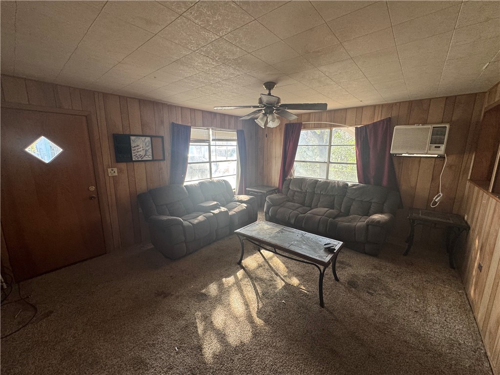 406 W Pundt Ave Property Photo 6