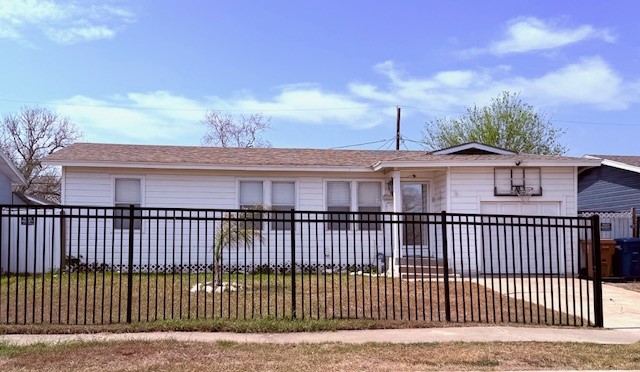 1125 Woodlawn Dr Property Photo