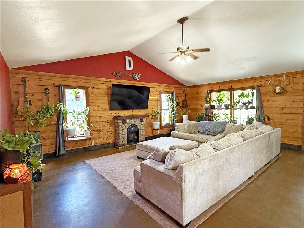 146 Spring Property Photo 6