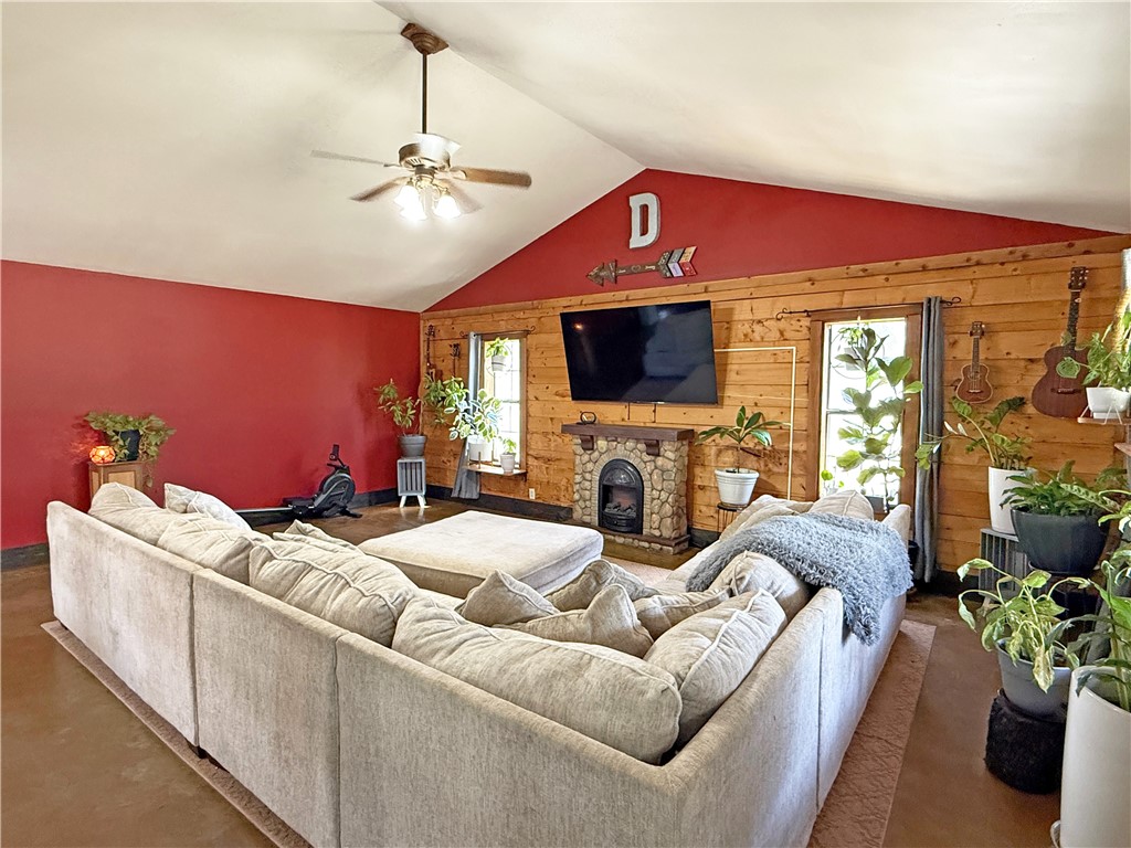 146 Spring Property Photo 7