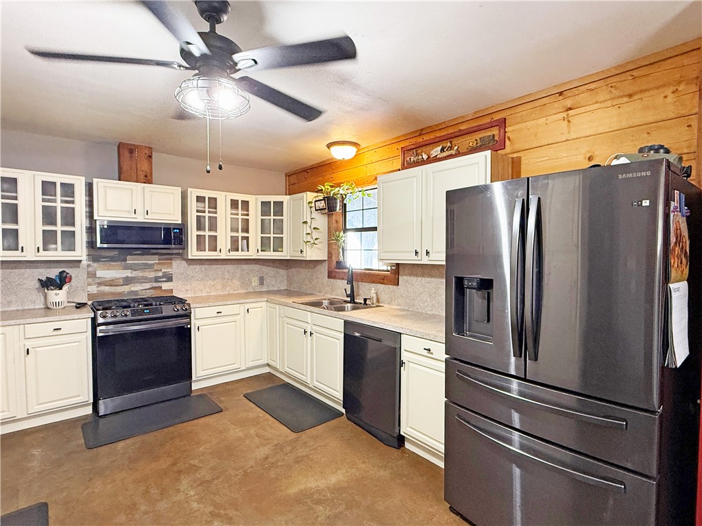 146 Spring Property Photo 10