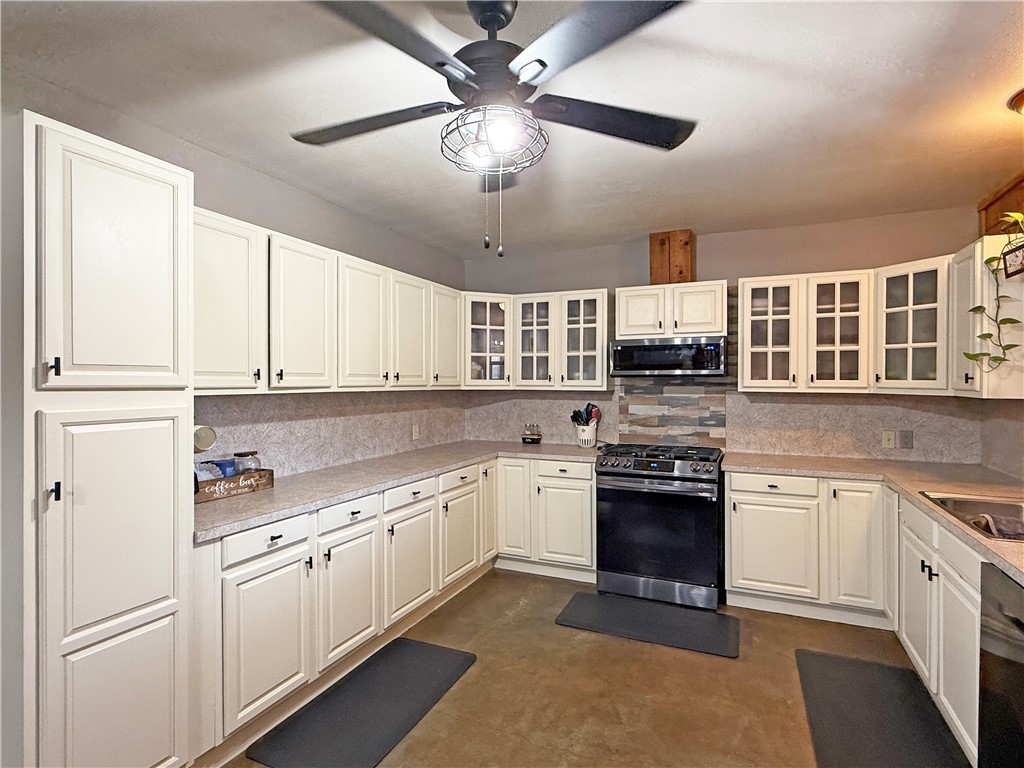 146 Spring Property Photo 11