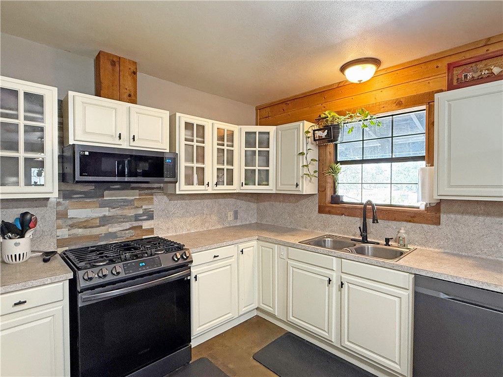 146 Spring Property Photo 12