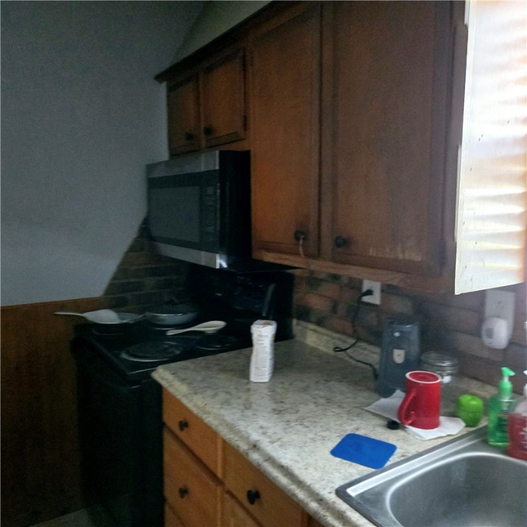 1296 Brownson Property Photo 17