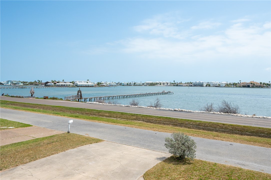 1713 Bayshores Property Photo 5