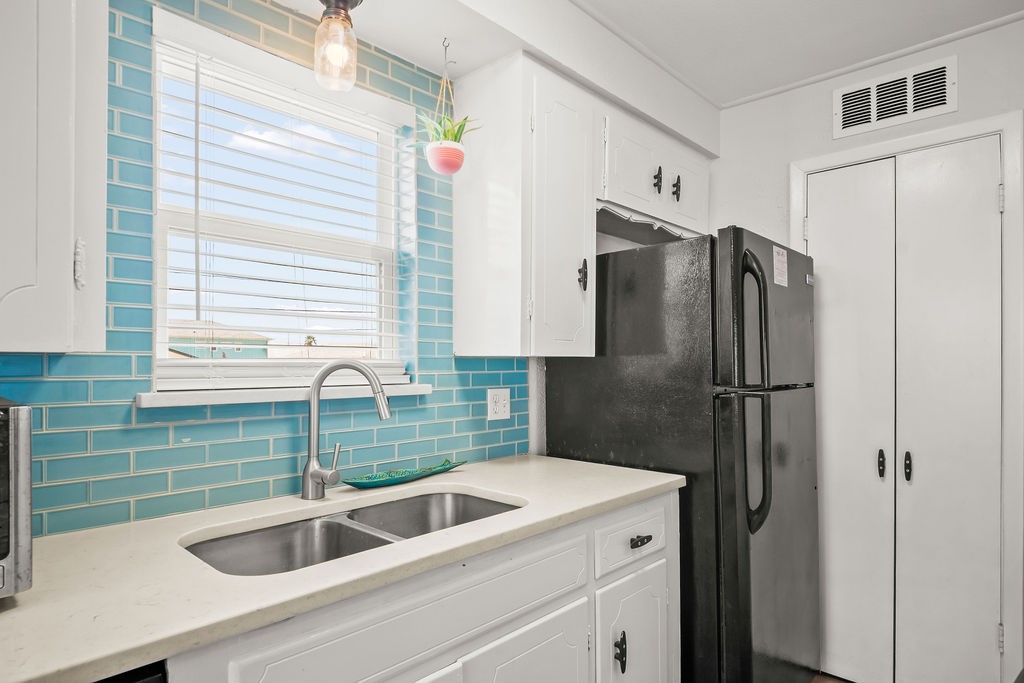 213 Avenue J Property Photo 12