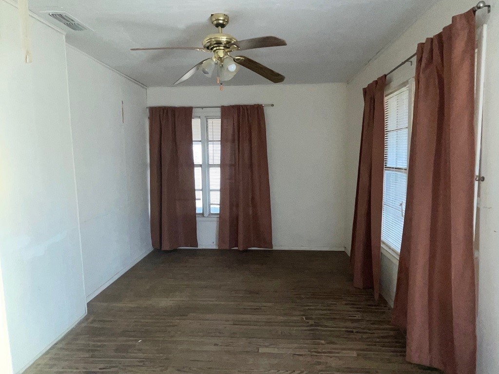 201 E Gruy St Property Photo 10