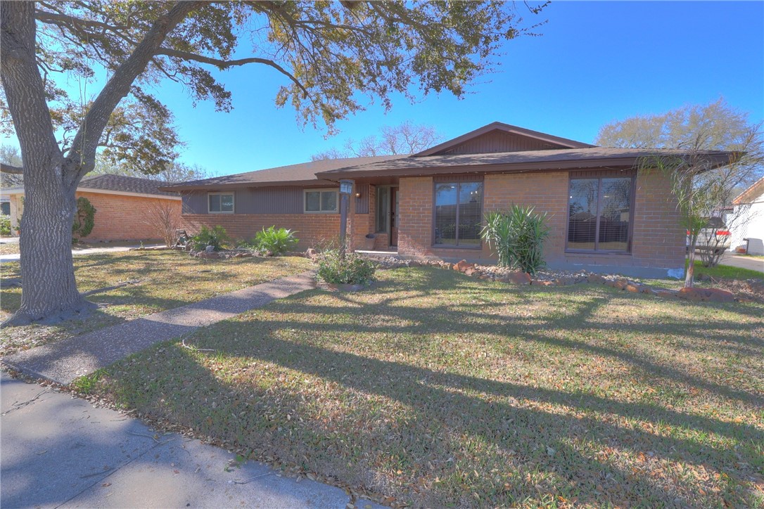 5209 Bromley Dr Property Photo 2