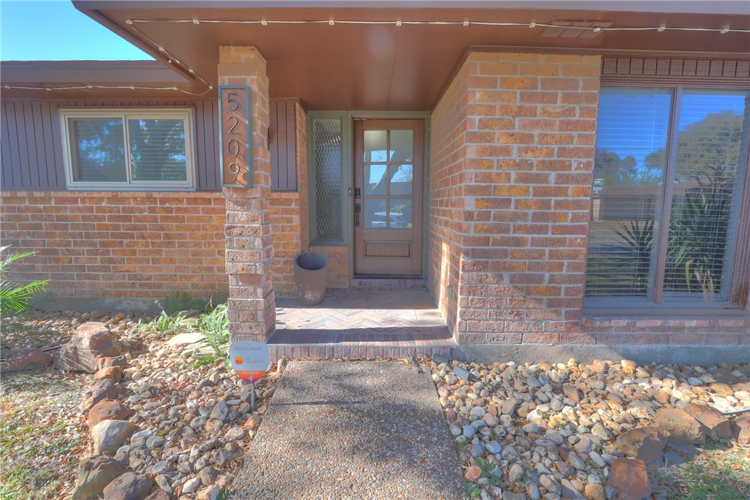 5209 Bromley Dr Property Photo 3