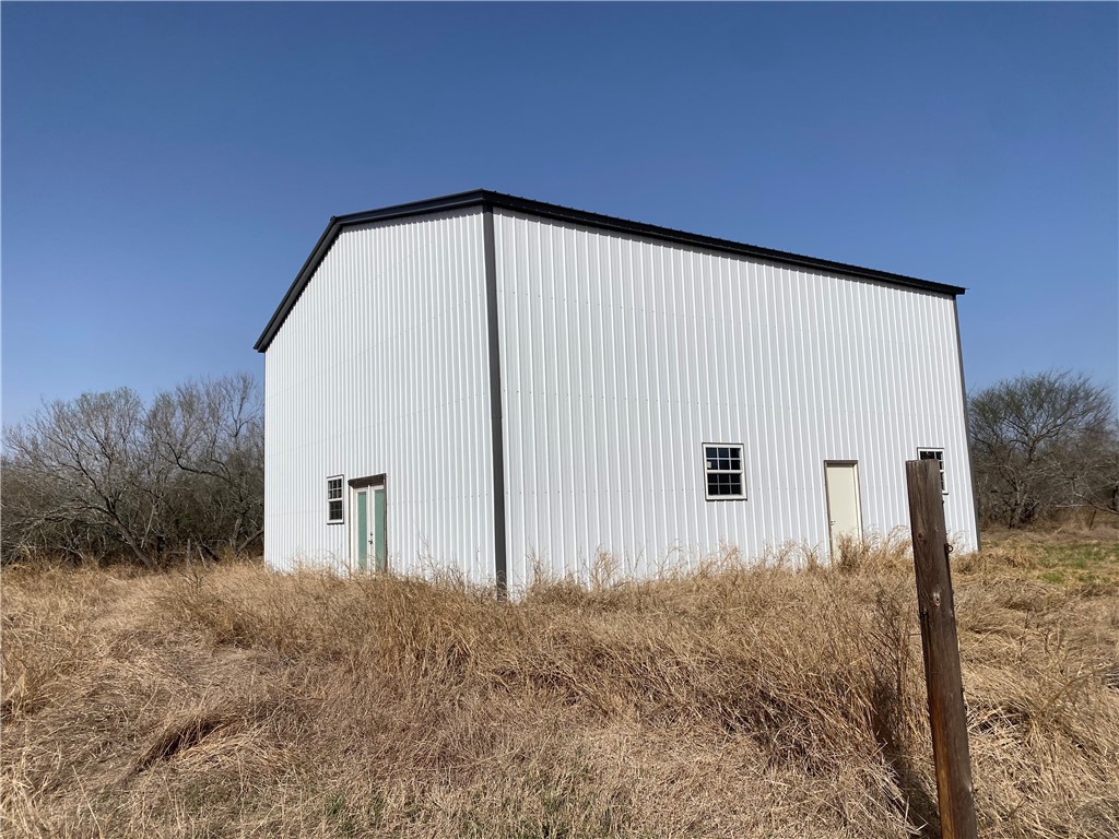 8736 County Road 618 Property Photo 5