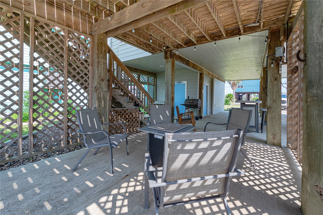 215 Sailfish Dr Property Photo 3
